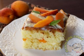Бисквитный торт c абрикосами
